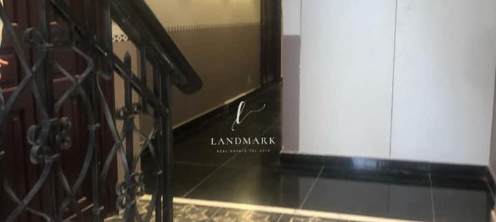 Luxury Penthouse in Eclectic Building, Tel Aviv