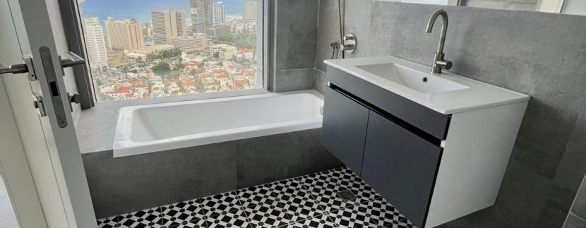 Renovated sea view  in Neve Tzedek tower