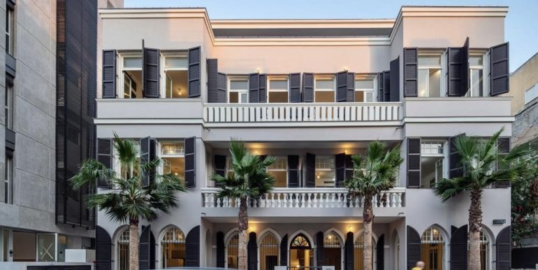 Entire floor Penthouse in Eclectic building Tel Aviv