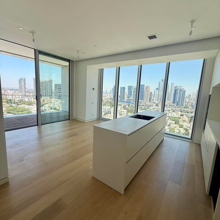 New in Lessin Tower Kikar Hamedina
